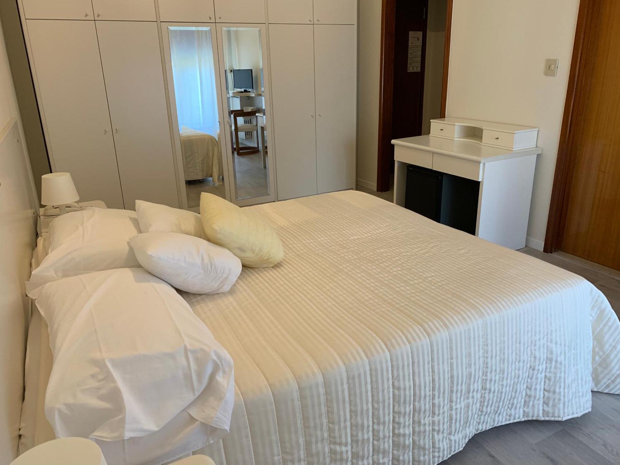 G&D Hotel Deanna Pool&Brunch Milano Marittima Oda fotoğraf
