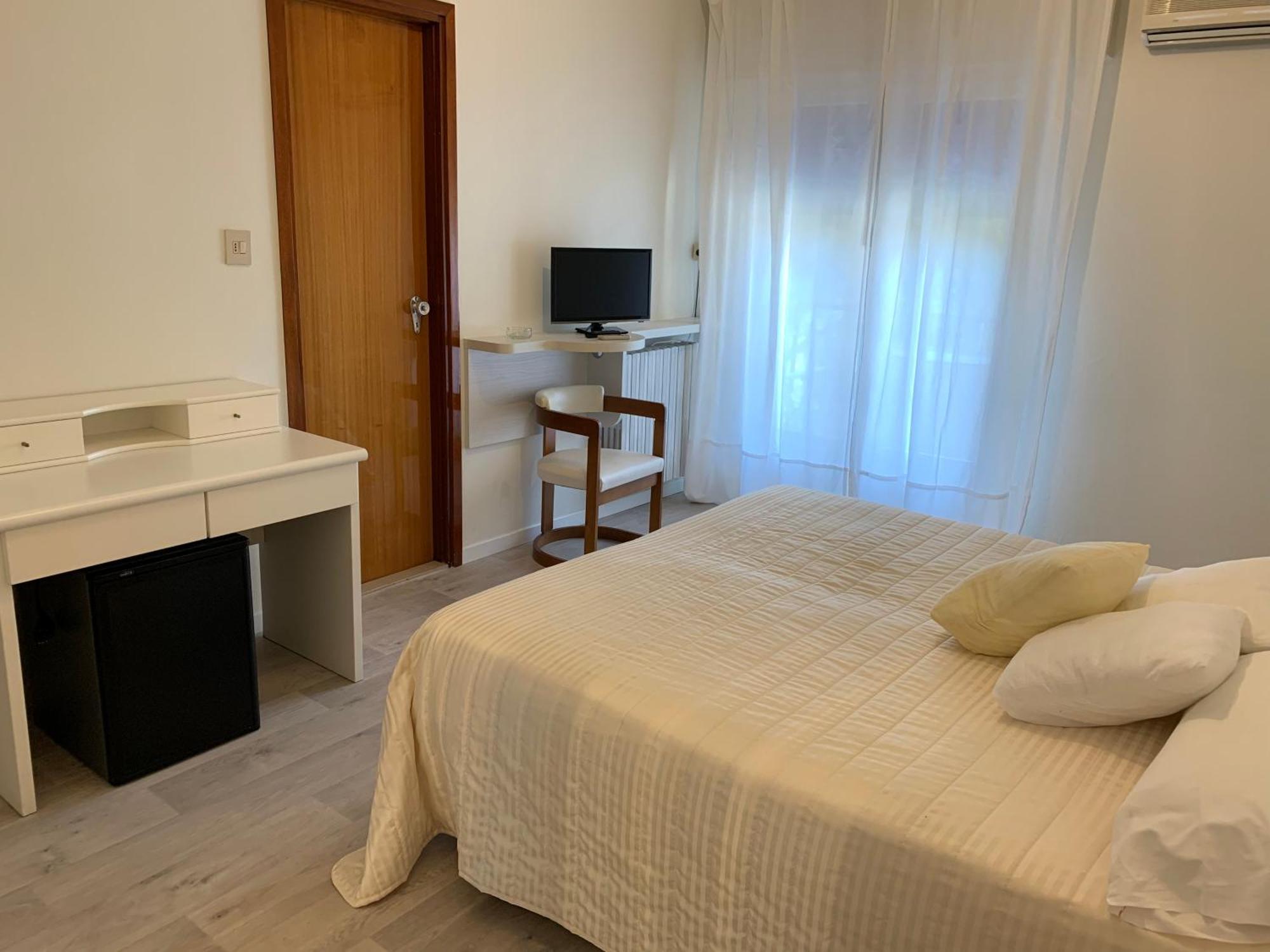G&D Hotel Deanna Pool&Brunch Milano Marittima Oda fotoğraf