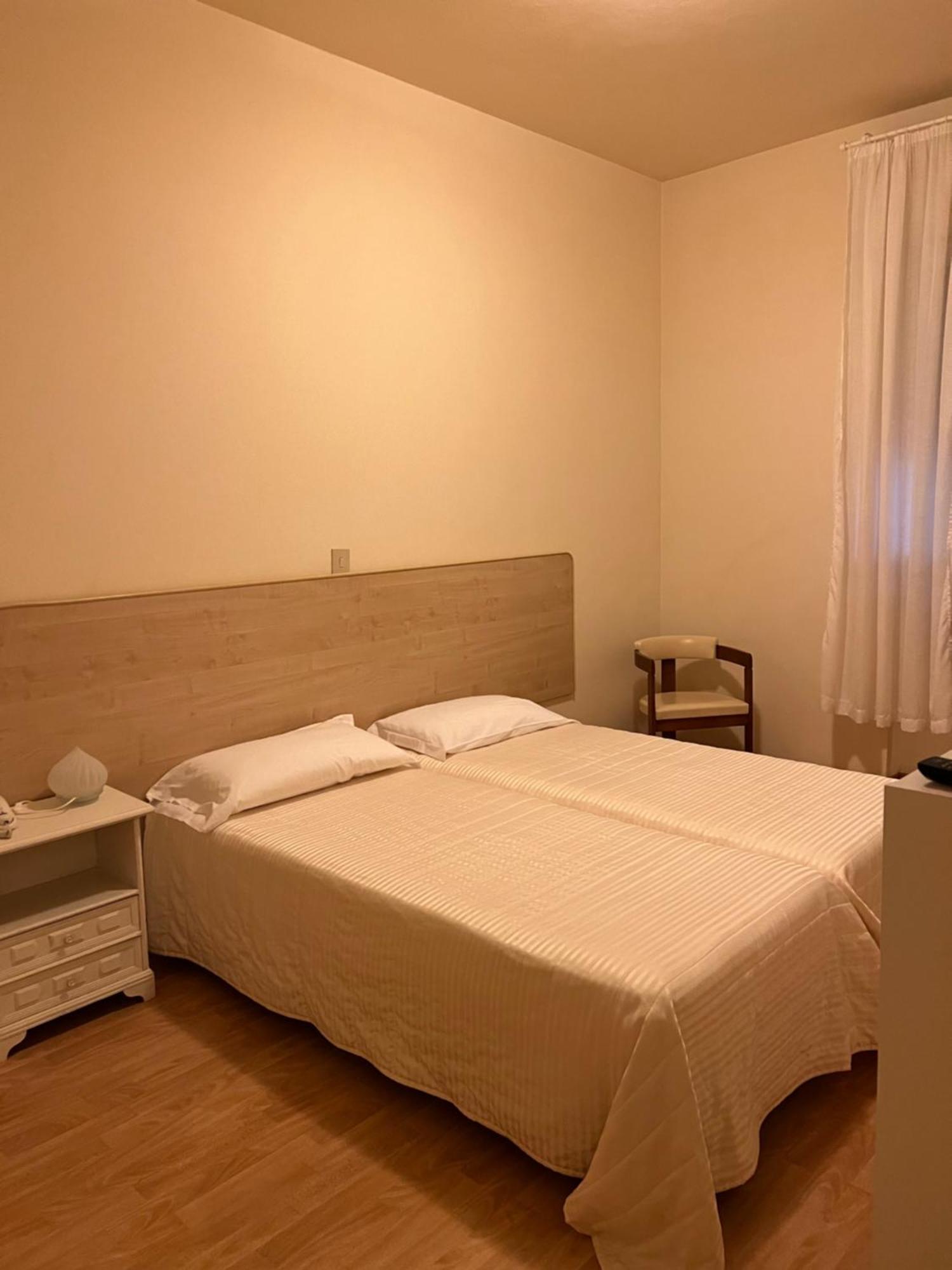 G&D Hotel Deanna Pool&Brunch Milano Marittima Oda fotoğraf